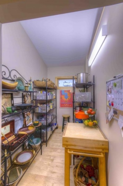 walk-in pantry with window